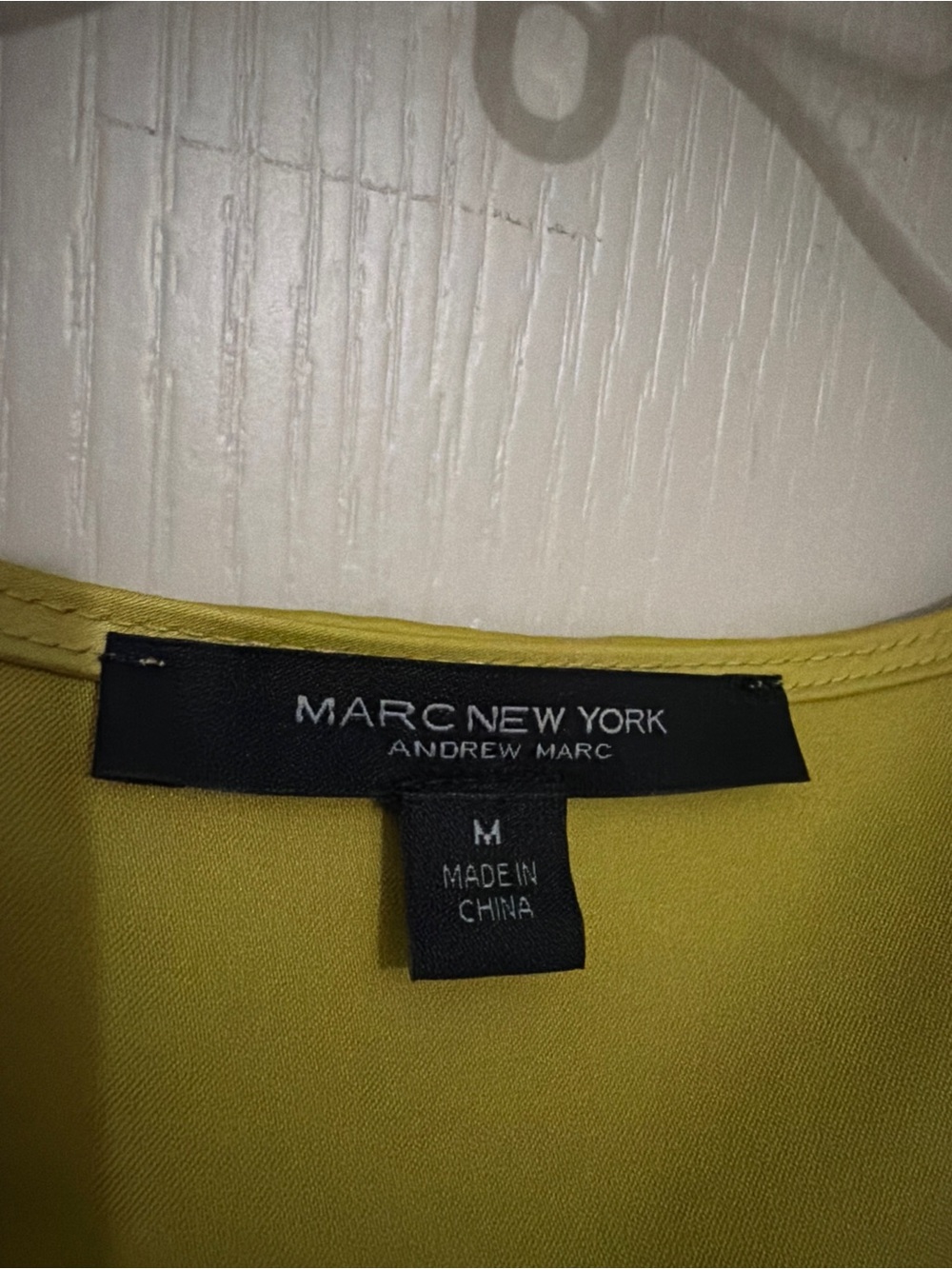 Marc New York Chartreuse Green Satin V-Neck Ruched Puff Sleeve Blouse sz M - Picture 6 of 7